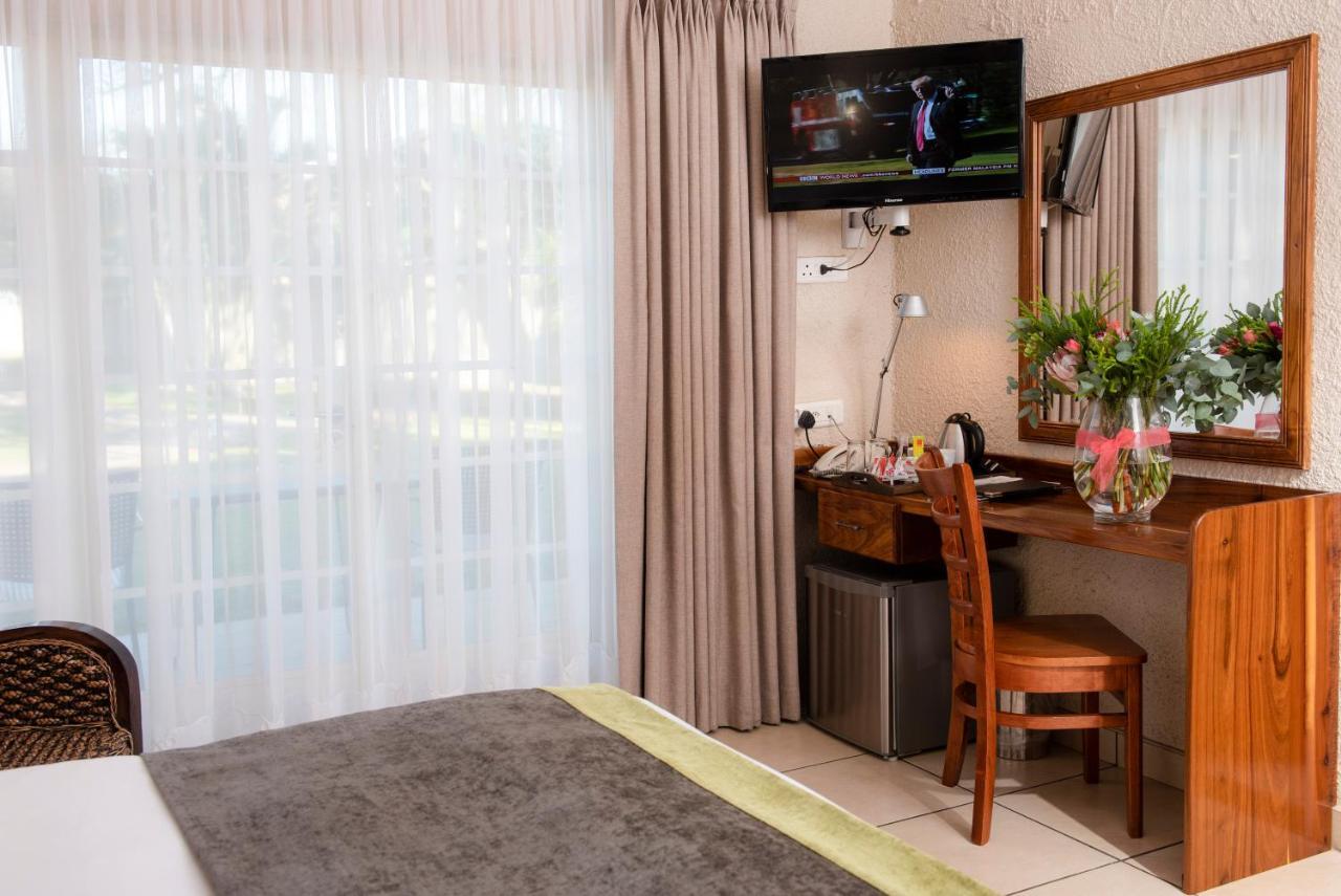 Palm Park Hotel Lephalale Kültér fotó